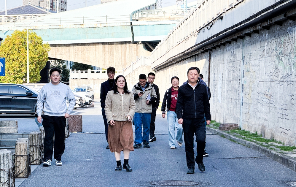 鏡湖區(qū)委常委、副區(qū)長(zhǎng)高偉來(lái)園調(diào)研指導(dǎo)工作